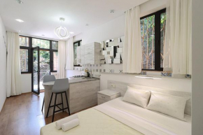 Cozy Studio with balcony near Rustaveli By Wehost